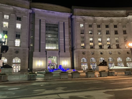 Ronald Reagan Building and International Trade Center Food Court by null