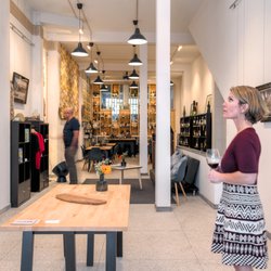 theLAB by Catavino - Even a gallery up front