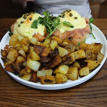 State Street Cafe - California benedict - Salad Near Me - North Haven, Connecticut State Street Cafe - California benedict - Salad Near Me - North Haven, Connecticut