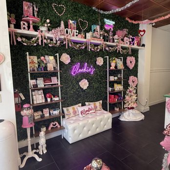 Blondie's Bakery Boutique - Desserts Near Me - Santa Rosa, California