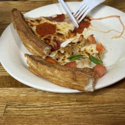 Gemelli's Pizzeria - Pizza from buffet