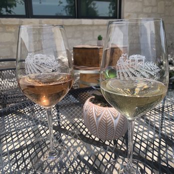Arrowhead Creek Vineyards - Wine Tasting Room Near Me - Stonewall, Texas