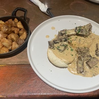 MeeMa’s - Briskets & gravy and a side of breakfast potatoes - Breakfast & Brunch Near Me - Long Beach, California MeeMa’s - Briskets & gravy and a side of breakfast potatoes - Breakfast & Brunch Near Me - Long Beach, California