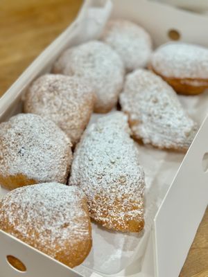 Papillon International Bakery by null