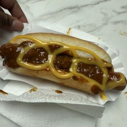 Leo's Hotdogs - Chilli cheese dog