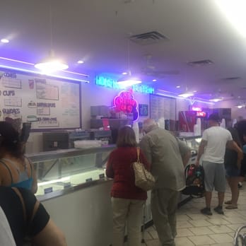 Ice Cream On 9 - Place is huge!! - Ice Cream & Frozen Yogurt Near Me - Howell, New Jersey