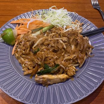Pink Pepper - Chicken Pad Thai - Thai Near Me - Los Angeles, California Pink Pepper - Chicken Pad Thai - Thai Near Me - Los Angeles, California