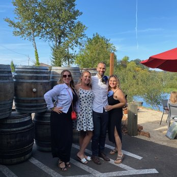 Broadley Vineyards - Wineries Near Me - Monroe, Oregon