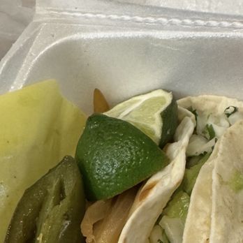 Sabor Tapatio - They gave me tiny, dry limes that weren't enough for a single taco. And I was the only customer there. - Food Trucks Near Me - Austin, Texas