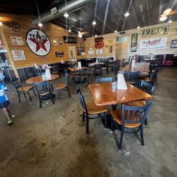 Country Cousins Barbecue - Inside seating