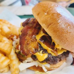 Sub Wings Milkshake & Burger