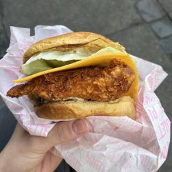 Poulet - Classic chicken sandwich