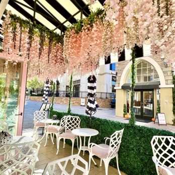 Mrs Coco - Outdoor dining area - Cafes Near Me - Henderson, Nevada