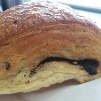 Lagkagehuset - Chocolate Croissant was ok, but did not taste fresh. - Bakeries Near Me - Kastrup, 84