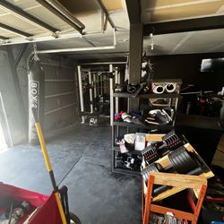Visalia MMA Gear - I purchased the hang man from him. He came to my house and installed it for no extra charge, and put up the bag..