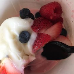Yoforía - Look at those fresh fruits! Delicious
