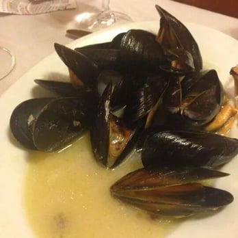 Hostaria Da Vincenzo - Fabulous mussels with heavenly garlic white wine sauce - Italian Near Me - Rome, RM Hostaria Da Vincenzo - Fabulous mussels with heavenly garlic white wine sauce - Italian Near Me - Rome, RM