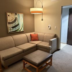 Hyatt Place - Glendale - Guest room seating area.