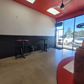 Nashville Hot Chicken - Inside seating - Sandwiches Near Me - Pacoima, California