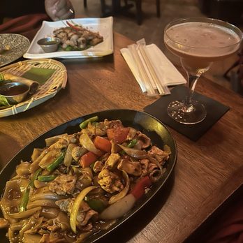 The Dara - Drunken noodles - Thai Near Me - Baltimore, Maryland