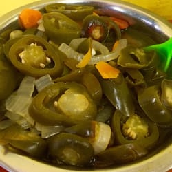 Torteria los Duro - Las rajas en escabeche son preparadas por la casa y están deliciosas