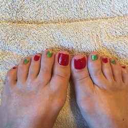 Nails By Emi - Christmas Tootsies