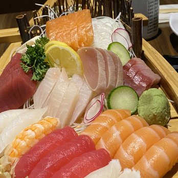 Sushi Moto - Sashimi Sushi Maki combo (small, 45pcs) - Sushi Bars Near Me - North York, Ontario Sushi Moto - Sashimi Sushi Maki combo (small, 45pcs) - Sushi Bars Near Me - North York, Ontario