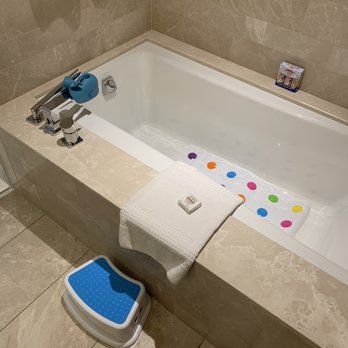 Four Seasons Hotel - Bathroom amenities for kids - Hotels Near Me - Baltimore, Maryland Four Seasons Hotel - Bathroom amenities for kids - Hotels Near Me - Baltimore, Maryland