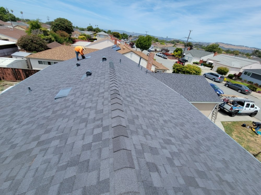 Slide of Gomez Diaz Roofing