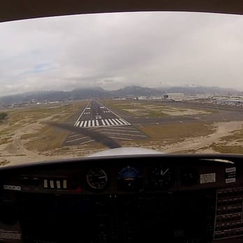 George's Aviation Services - Diamondstar DA40 on final HNL - Flight Instruction Near Me - Honolulu, Hawaii
