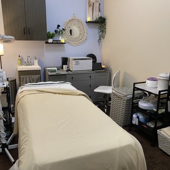 Blooming Esthetics - A serene room. Note the large ceiling light is off when the session begins. - Waxing Near Me - Madison, Wisconsin Blooming Esthetics - A serene room. Note the large ceiling light is off when the session begins. - Waxing Near Me - Madison, Wisconsin