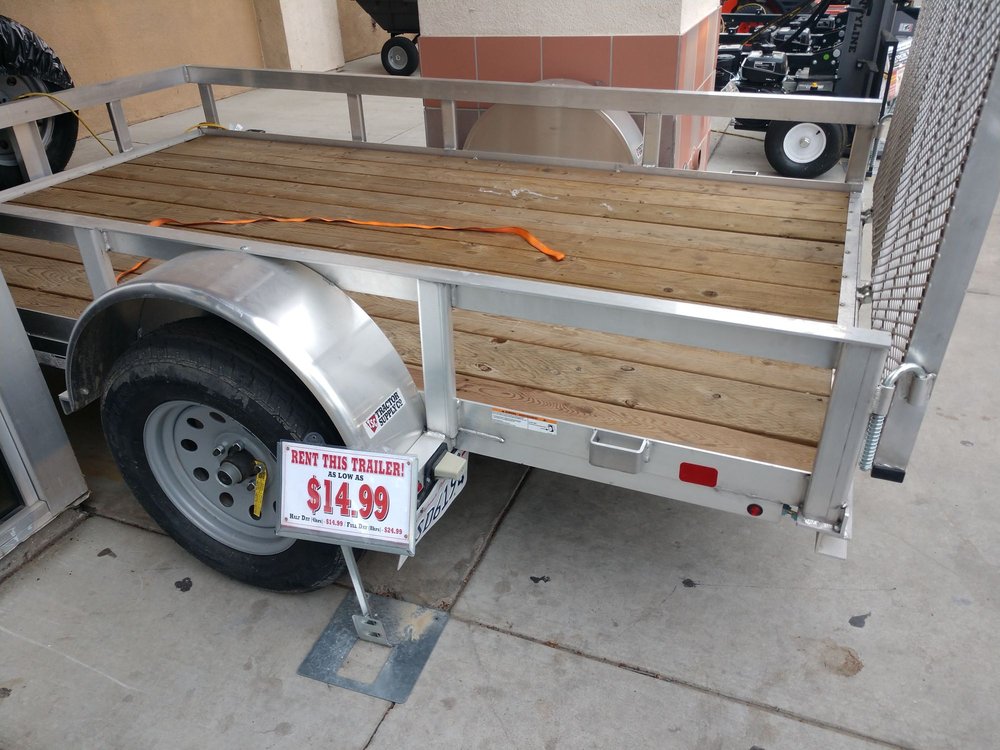 TRACTOR SUPPLY 30 Photos & 10 Reviews Nurseries & Gardening 201 N