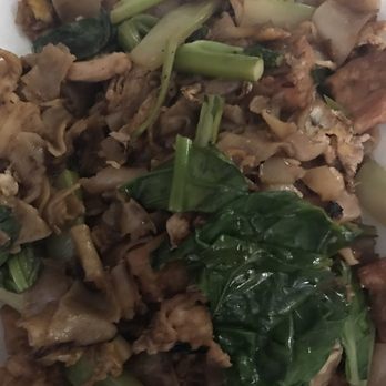 Original Thai - Pad see ew with chicken and fried tofu - Thai Near Me - Artesia, California Original Thai - Pad see ew with chicken and fried tofu - Thai Near Me - Artesia, California