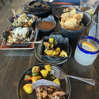 Descanso - Al pastor taco skillet, chicken taco skillet, grilled veggies, descanso margarita - Mexican Near Me - Costa Mesa, California