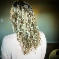 Christi Himiob - Partial lightening session and Customized curl cut