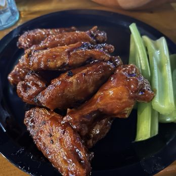 Duff's Famous Wings - charbque - Chicken Wings Near Me - Buffalo, New York