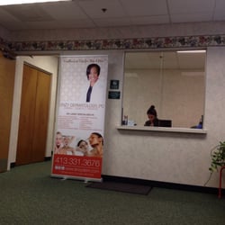 Lenzy Dermatology - Waiting room