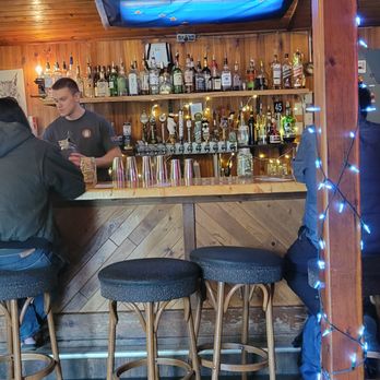 Lynx Creek Pizza - bar - Pizza Near Me - Healy, Alaska