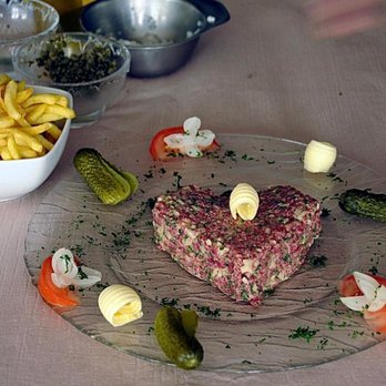 Auberge - Auberge de Luins - Tartare coeur - Swiss Food Near Me - Luins, VD