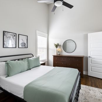 Underwood Manor - Vacation Rentals Near Me Underwood Manor - Vacation Rentals Near Me