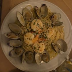 The Country Cottage Restaurant and Bar - Clams and shrimp pasta