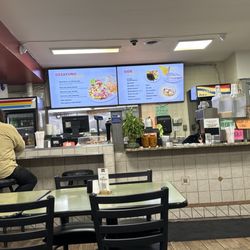 El Burrito Tapatio - Ordering counter screen menu shows no price but they do have menus