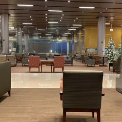 7th Floor Sky Lobby - The lounge opposite the cafe. Reminds me of a airport club. A good place to take a break and collect your thoughts.