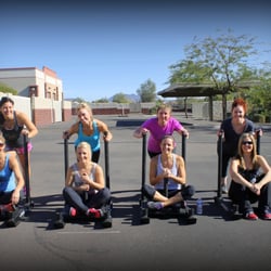 CrossFit Incendia - Girls pushing sleds