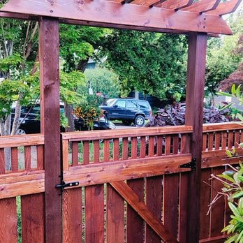 NW Fencing Construction - Custom-made trellis in Seattle. Customer color stained with Oxford Brown. - Fences & Gates Near Me NW Fencing Construction - Custom-made trellis in Seattle. Customer color stained with Oxford Brown. - Fences & Gates Near Me