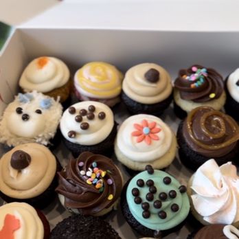 Dots Cupcakes - Cupcakes Near Me - Pasadena, California