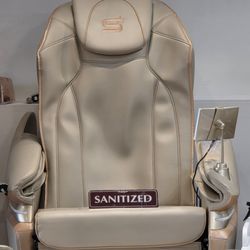 Nail Kiss - Excellent massage chair, super roomy.