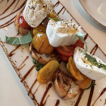 Nordstrom Grill - Heirloom Tomatoes & Burrata - New American Near Me - Newark, Delaware