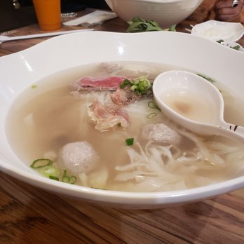 Cali Pho Nia - Huge bowl omg - Vietnamese Near Me - Van Nuys, California
