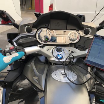 Universal Riders - Motorcycle Rental Near Me - Champagne-au-Mont-d'Or, 69
